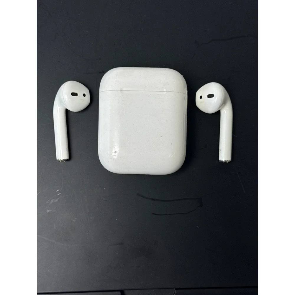 Apple AirPods 1st Gen Wireless Headphones with Charging Case White FOR PARTS